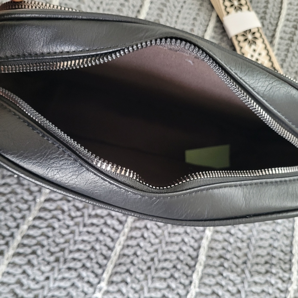 Black NWOT Vegan Leather Camera Bag Large With Wallet - Picture 12 of 16